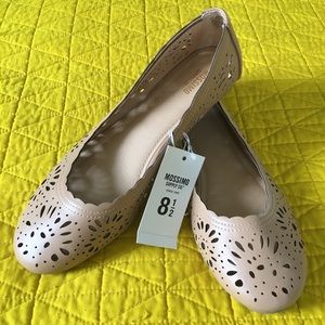 NWT Nude Ballet Flats With Cutout Detail